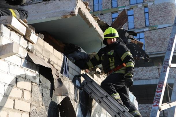 В Днепре на мужчину упала бетонная плита В Днепре на мужчину упала бетонная плита1
