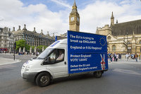 Эксперт рассказал о возможных экономических последствиях Brexit - Мировая экономика Грузовик у здания британского парламента в Лондоне с агитацией за выход Великобритании из Европейского Союза