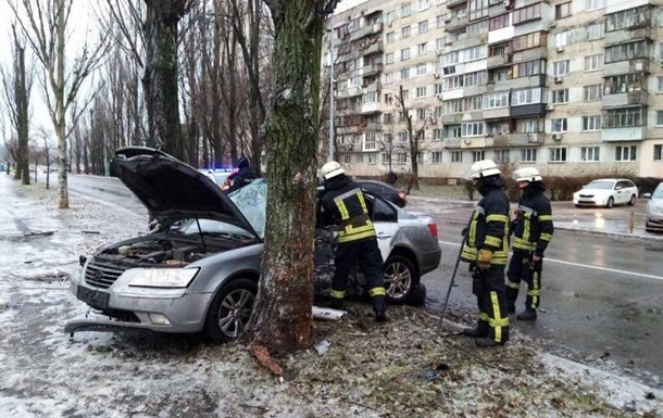 В Украине за сутки почти полторы тысячи ДТП В Украине за сутки почти полторы тысячи ДТП