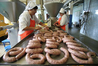 Насколько подорожают новогодние продукты к концу декабря - Потребрынок Работа мясного цеха в городе Воложин в Белоруссии