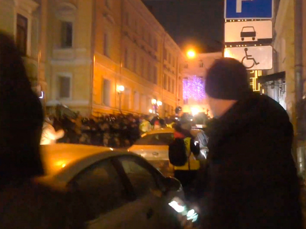 Более 130 человек пострадали от полицейского насилия за три протестных дня. В ОВД практикуют пытки, издевательства, запугивание (ВИДЕО) Москва, 2 февраля 2021 года