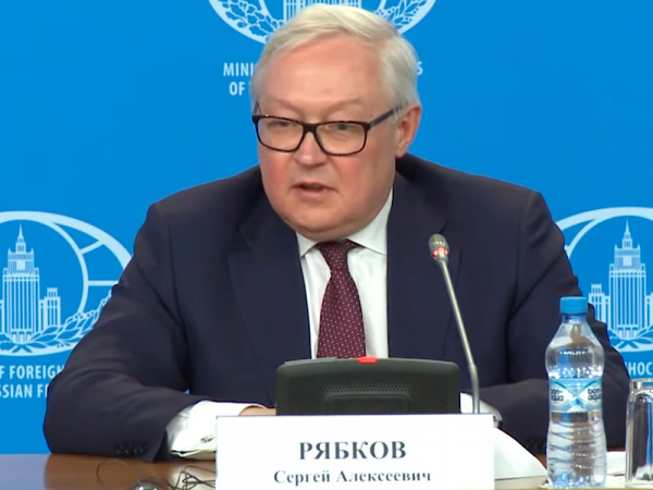 МИД предложил ослабить зависимость России от "ядовитого" доллара Сергей Рябков