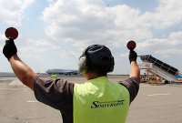 Названа возможная причина ЧП с Boeing в Колорадо - Транспорт Взлетно-посадочная полоса в аэропорту Симферополя