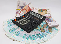 ВТБ предлагает объединить льготную ипотеку в единую программу - Недвижимость Рублевые купюры разного достоинства. Подсчет