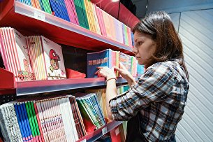 Исследование показало, чьи стихи больше всего слушают в мире - Медия Продавщица школьной ярмарки в