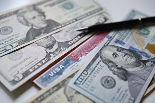 ООН сообщила о росте крайней бедности из-за пандемии - Мировая экономика Денежные купюры США и американская виза