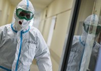 Врач оценил перспективы создания препарата для лечения COVID-19 - Фармацевтика Медицинский сотрудник в коридоре больницы для больных коронавирусом в родильном доме №2