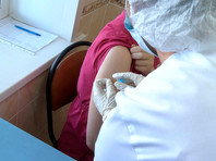 Попова заявила, что 10% людей не восприимчивы к вакцинации, а переносчиком вируса остается даже привитый человек Также, по ее словам, даже прошедший вакцинацию человек остается потенциальным переносчиком заболевания