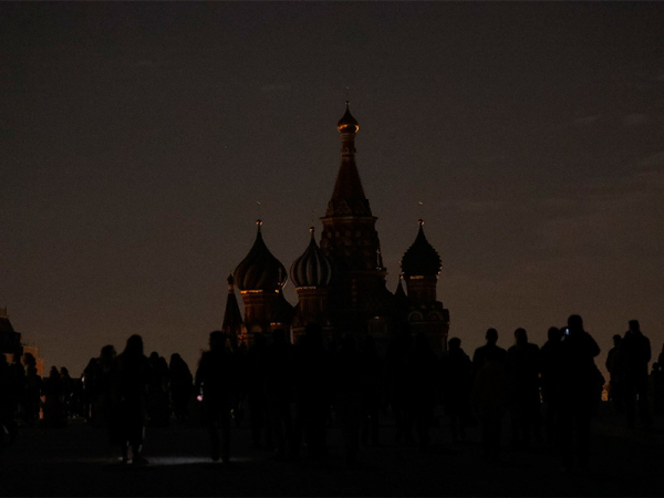 Кремль, Госдума и тысячи других объектов по всей России погрузились во тьму ради "Часа Земли" Более 2 тысяч зданий в Москве на час отключили подсветку в рамках экологический акции "Час Земли", которая проводится ежегодно 27 марта