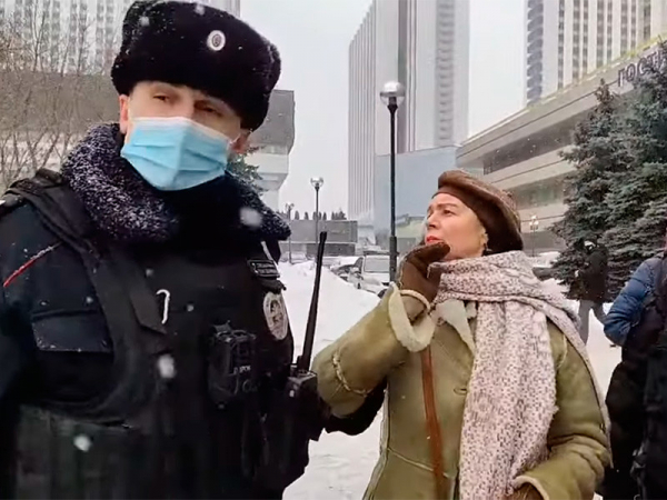 Московская полиция назвала причины задержания 200 участников форума "Объединенных демократов" ГУ МВД России по Москве отчиталось о задержании около 200 человек на форуме "Объединенных демократов", проходившем в гостинице в Измайлово. В пресс-релизе на сайте ведомства говорится, что полицейские пресекли "противоправные действия"