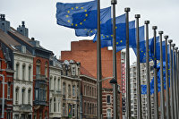 Украина потребовала от Запада усилить санкции против России - Макроэкономика !Флаги с символикой Евросоюза у здания Еврокомиссии