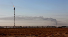 Россия в марте поставила рекордный с 2009 года объем нефти в США - Нефть Иранский город Ахваз