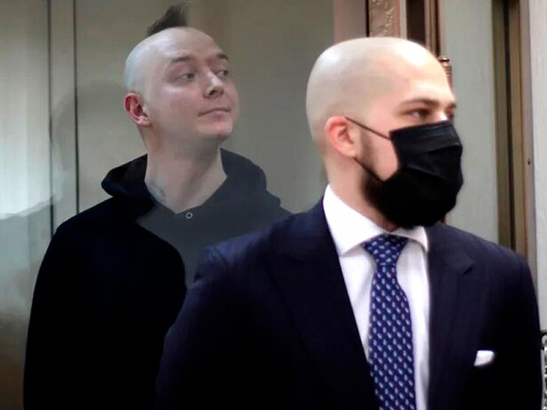 Бывшему журналисту "Коммерсанта" Ивану Сафронову оставили в силе содержание под стражей Иван Сафронов (на фото - слева)