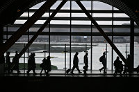 Россия возобновляет авиасообщение еще с восемью странами - Транспорт Пассажиры в Международном аэропорту Стамбул