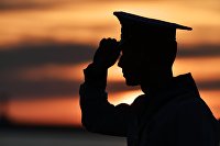 Минобороны заключило более 40 контрактов на форуме "Армия-2021" - ВПК Военнослужащий на набережной в Севастополе