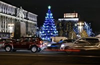 Названа "волшебная" фраза мошенников, заставляющая нас им поверить - Новости экономики Автомомбили на одной из улиц Москвы