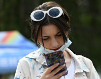 Эксперт дал совет, как усилить сигнал домашнего Wi-Fi - Диджитал Девушка с телефоном