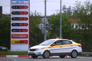 Минэнерго пока не хочет вводить запрет на экспорт бензина - Бензин Цены на бензин на одной из автозаправочных станций в Москве