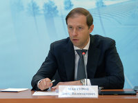 Глава "Ростеха" назвал стоимость бизнес-джета Aurus - Транспорт Министр промышленности и торговли РФ Денис Мантуров