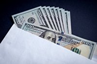 Цена на медь растет в рамках коррекции - Товарно-сырьевые рынки Конверт с долларовыми купюрами