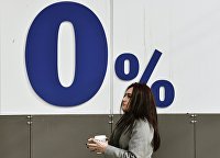Эксперты назвали 10 главных событий рынка недвижимости в 2022 году - Недвижимость Девушка на одной из улиц в Симферополе.
