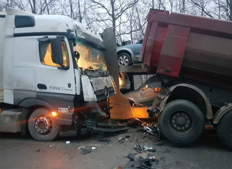 В Башкирии произошла массовая авария грузовиков В Башкирии произошла массовая авария грузовиков