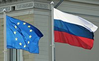Saxo Bank: "зеленый" переход таит в себе опасность для мировой экономики - Альтернативная энергетика Флаги России и Евросоюза у президентского дворца в Хельсинки