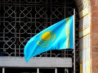 Власти пообещали митингующим в Казахстане снизить цену на газ - Газ Флаг Казахстана