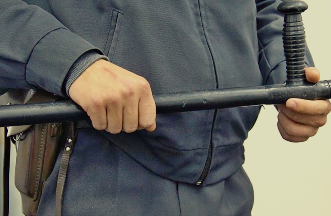 В Дагестане двое полицейских набросились друг на друга с оружием В Дагестане двое полицейских набросились друг на друга с оружием