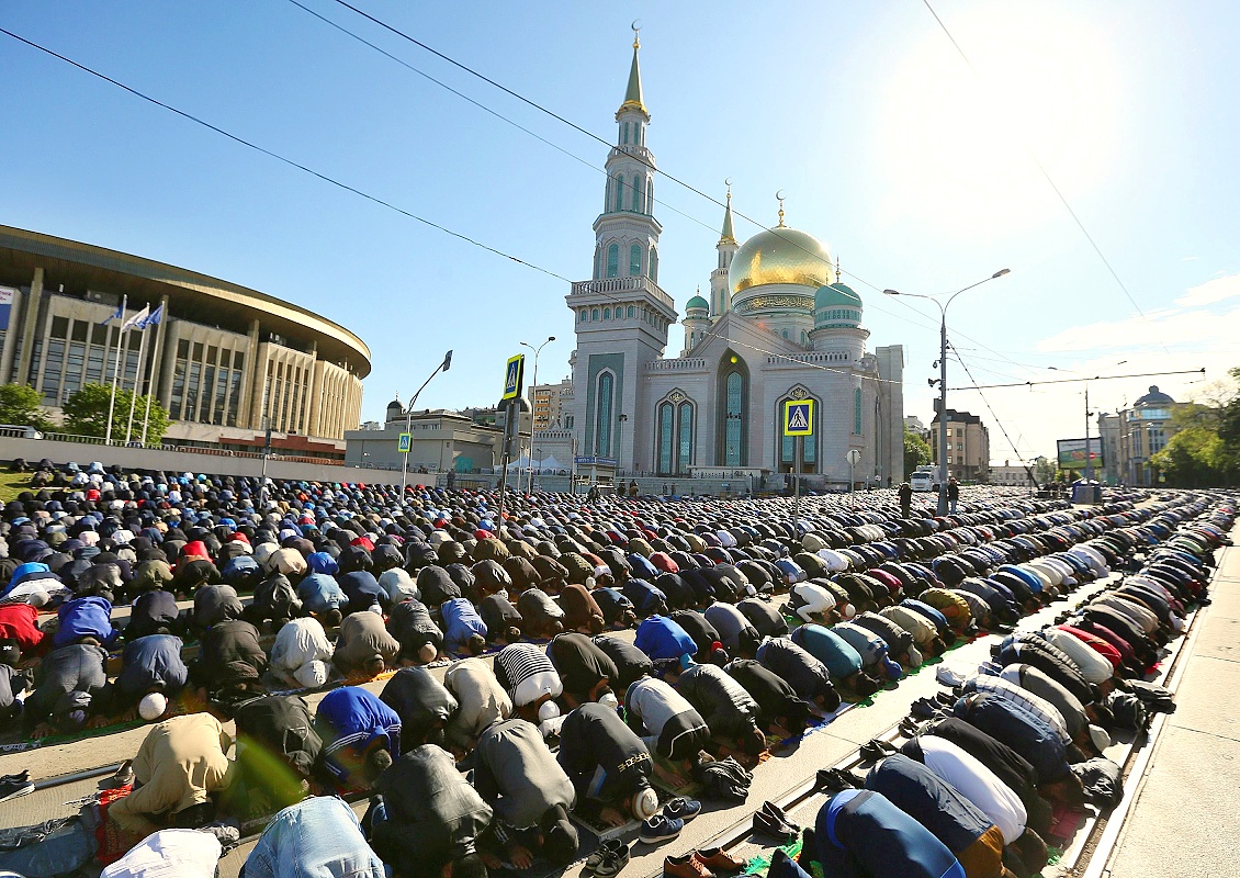 Блогерша в нижнем белье сфотографировалась у мечети в Москве Блогерша в нижнем белье сфотографировалась у мечети в Москве