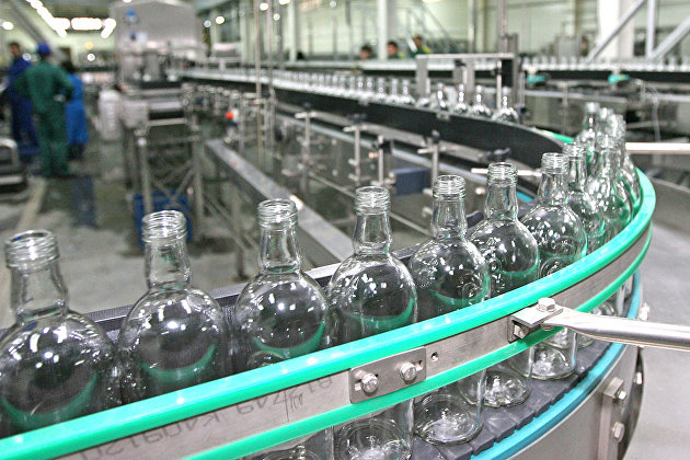 Эксперты оценили объем нелегально проданной водки в России - Потребрынок Эксперты оценили объем нелегально проданной водки в России - Потребрынок