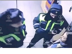 Сломанная рука оперативницы расколола полицию Петербурга Сломанная рука оперативницы расколола полицию Петербурга