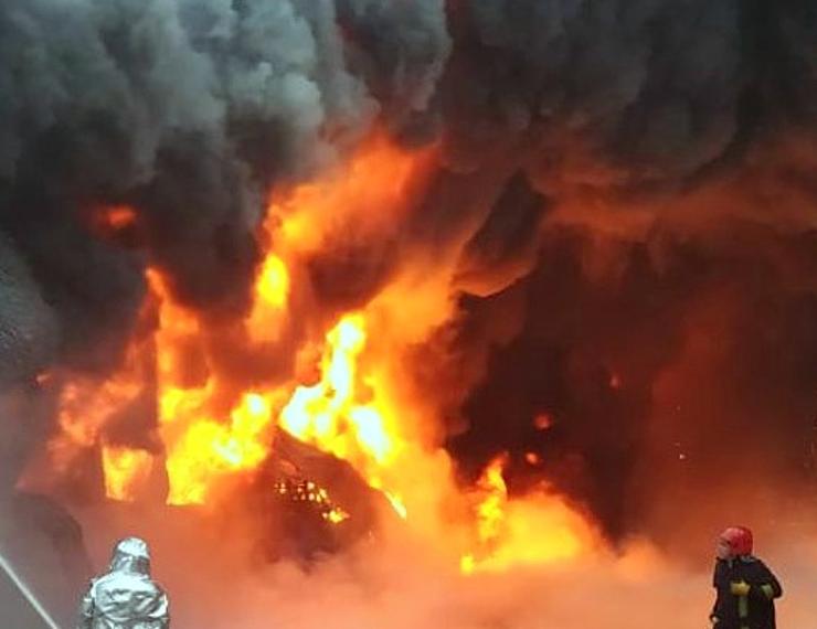 Пожар охватил школу во Владивостоке Пожар охватил школу во Владивостоке