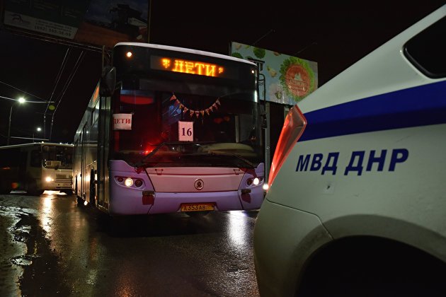 Часть АЗС в Донецке отпускает топливо только по талонам - Бензин Часть АЗС в Донецке отпускает топливо только по талонам - Бензин