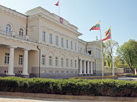 В Литве сравнили затраты на покупку нефти в России и помощь Украине - Нефть Президентский дворец в Вильнюсе