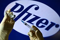 Pfizer покупает биофармацевтическую компанию Global Blood Therapeutics - Фармацевтика Шприц и ампула на фоне логотипа Pfizer