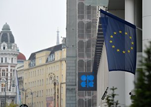 СМИ: ОПЕК+ обсудит сокращение добычи нефти на миллион баррелей в сутки - Нефть Здание ОПЕК в Вене