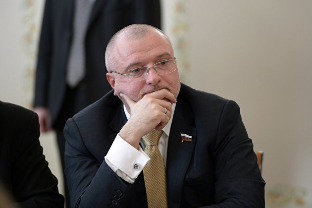 Клишас допустил возможность введения ограничений для уехавших россиян - Макроэкономика Клишас допустил возможность введения ограничений для уехавших россиян - Макроэкономика