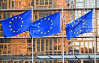 В Германии перечислили риски после "конца эпохи" дешевого газа из России - Газ Флаги с символикой Евросоюза в Брюсселе