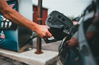 В Минэнерго назвали последствия возобновления работы Астраханского ГПЗ - Бензин Заправка автомобиля