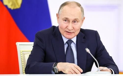 Путин: для привлечения мужчин к работе учителями в школах надо повышать зарплату Путин: для привлечения мужчин к работе учителями в школах надо повышать зарплату