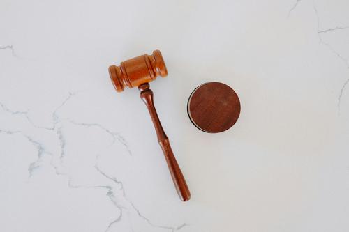 На прикурившую от Вечного огня россиянку завели уголовное дело На прикурившую от Вечного огня россиянку завели уголовное дело