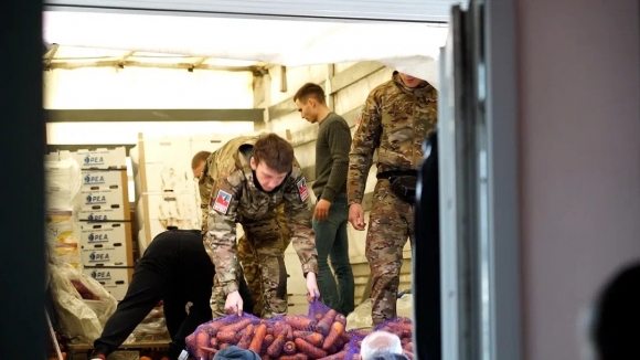 Волонтёры Народного фронта передали гуманитарную помощь жителям Авдеевки Волонтёры Народного фронта передали гуманитарную помощь жителям Авдеевки