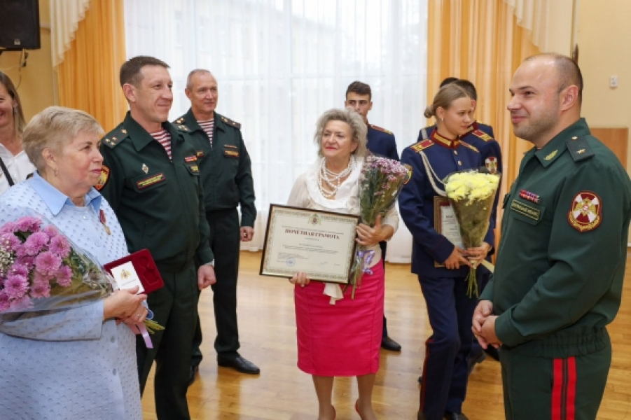 Преподавателям Московского президентского кадетского училища Росгвардии вручены ведомственные награды Преподавателям Московского президентского кадетского училища Росгвардии вручены ведомственные награды