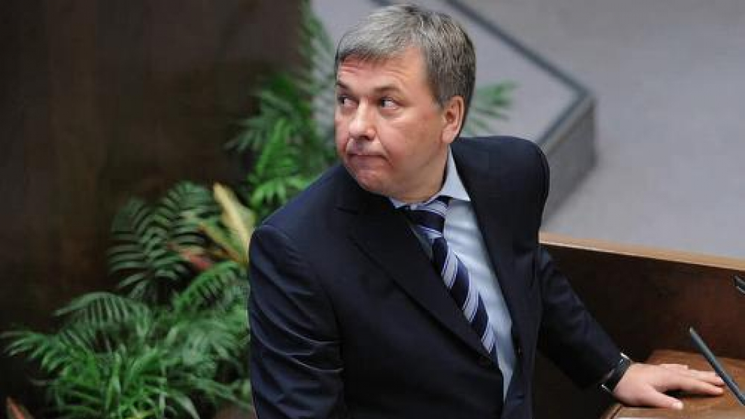Скрысил почти 30 миллиардов и свалил за границу Скрысил почти 30 миллиардов и свалил за границу