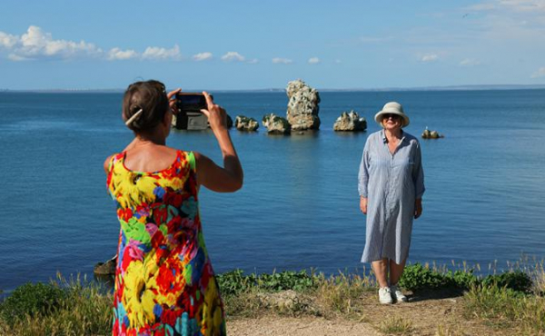 «В холодное море войдет!»: Спасение курортного сезона в Крыму легло на плечи московских пенсионерок «В холодное море войдет!»: Спасение курортного сезона в Крыму легло на плечи московских пенсионерок